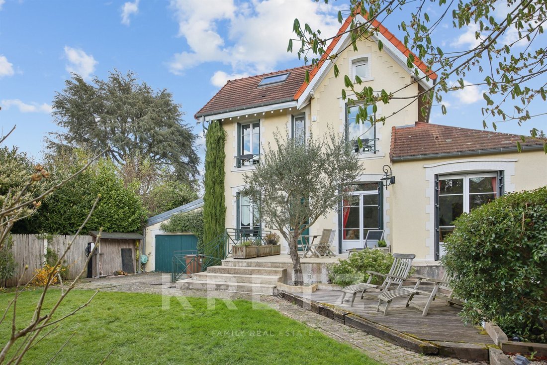 House in Bourg-La Feuillaume Nord, La Celle-Saint-Cloud, France 1 - 18553513