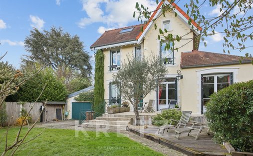 House in Bourg-La Feuillaume Nord, La Celle-Saint-Cloud, France 1