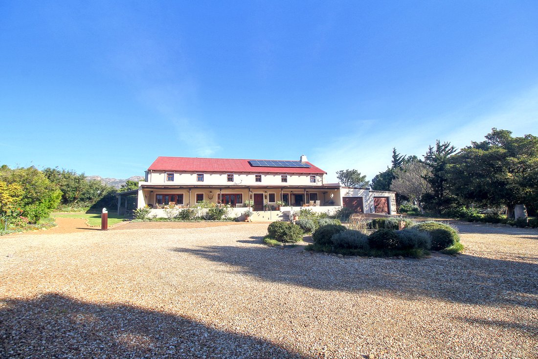 House in Sir Lowry's Pass, Helderberg, Cape Town 1 - 18548350