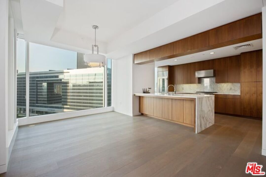 Condo in Los Angeles, California, United States 4 - 18553179