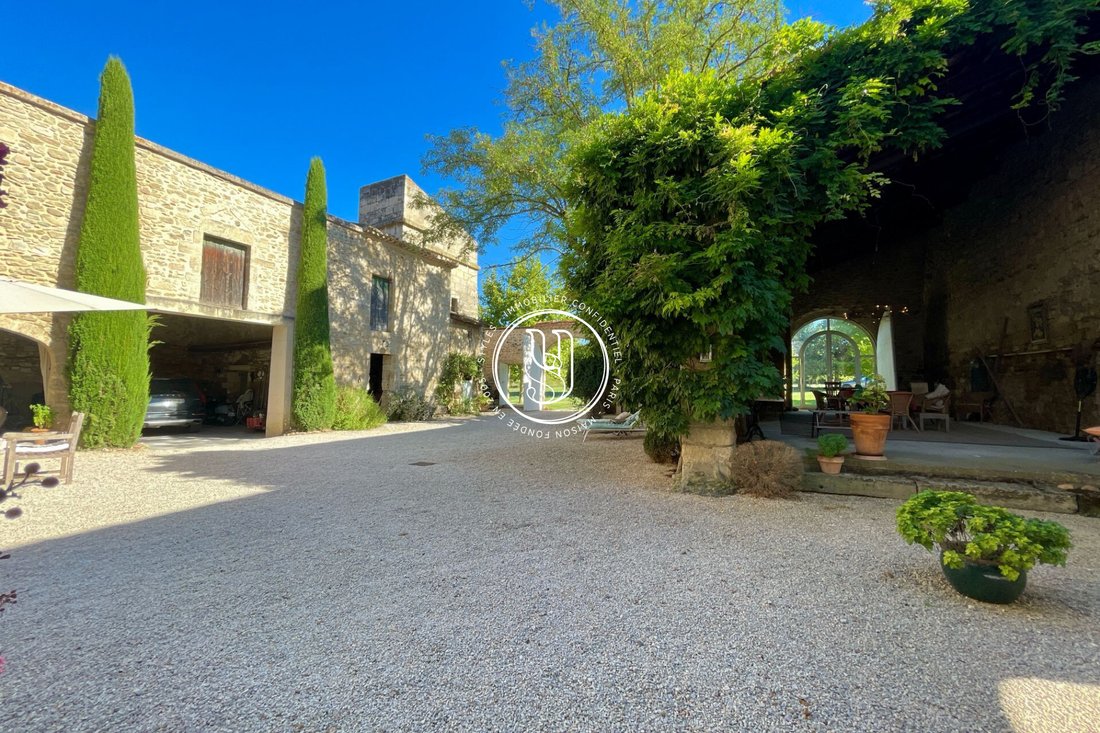 Villa a Uzès, Occitania, Francia 1 - 18549680