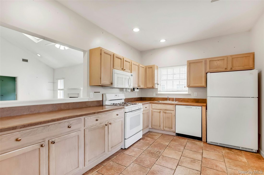 Condo in Blue Point, New York, United States 4 - 18535988