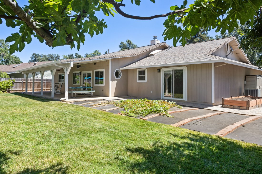 House in Redding, California, United States 3 - 18549908
