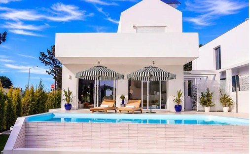 Villa in Lagoa De Albufeira, Setubal, Portugal 1