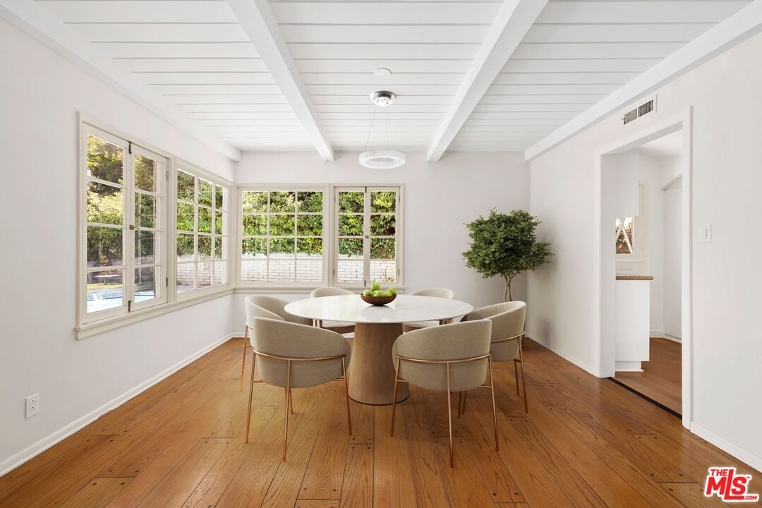 Los Angeles, California, United States 4 - 18553185