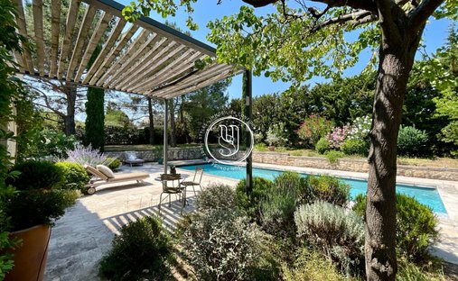 Villa in Saint-Rémy-de-Provence, Provence-Alpes-Côte d'Azur, France 1