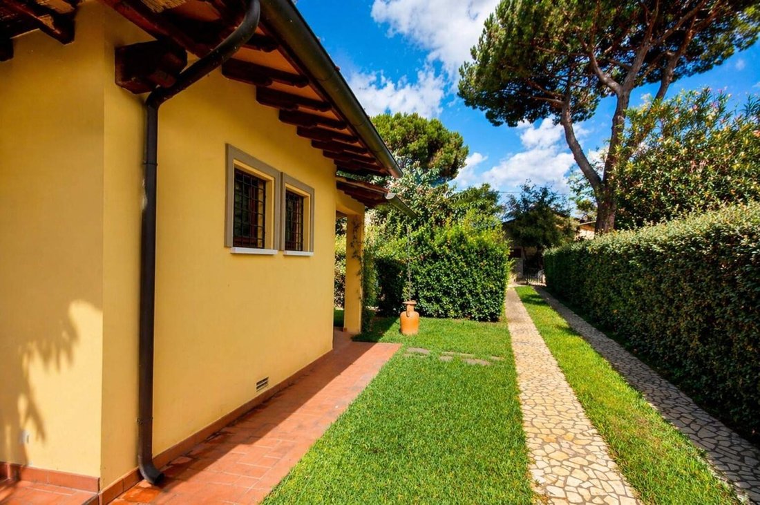 House in Pietrasanta, Tuscany, Italy 5 - 17696089
