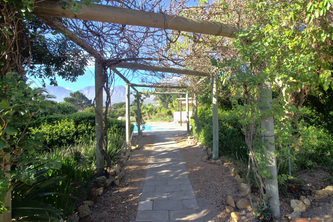 House in Sir Lowry's Pass, Helderberg, Cape Town 4 - 18548350