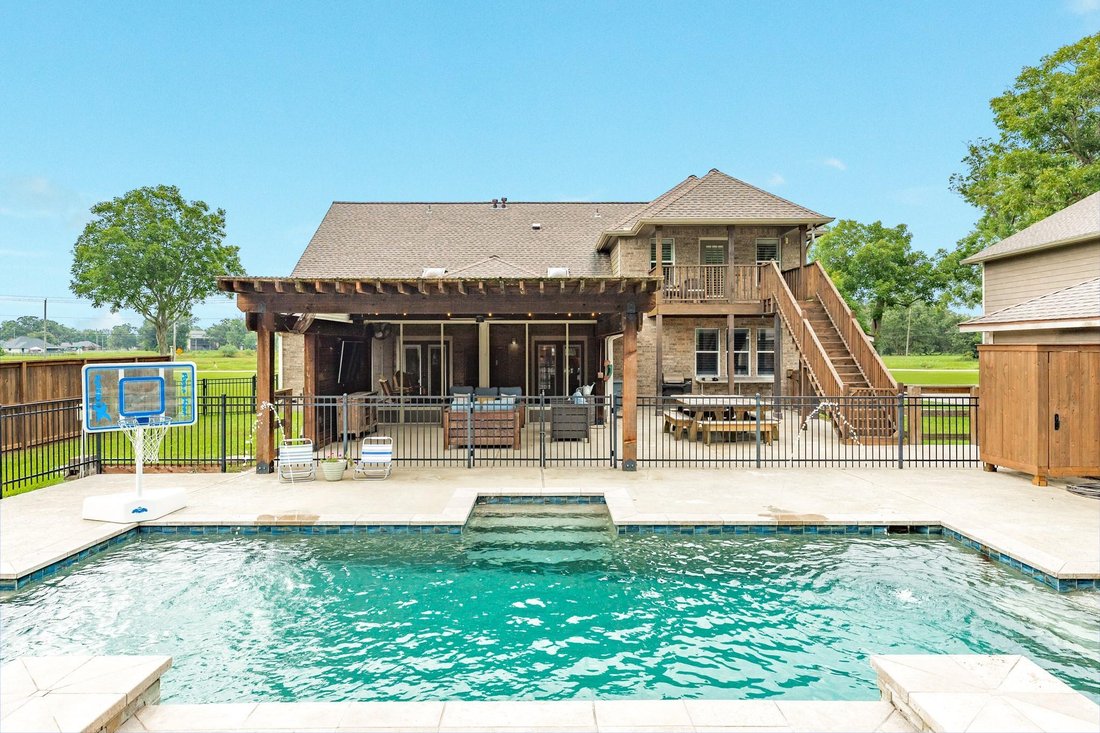 House in Angleton, Texas, United States 3 - 18552868