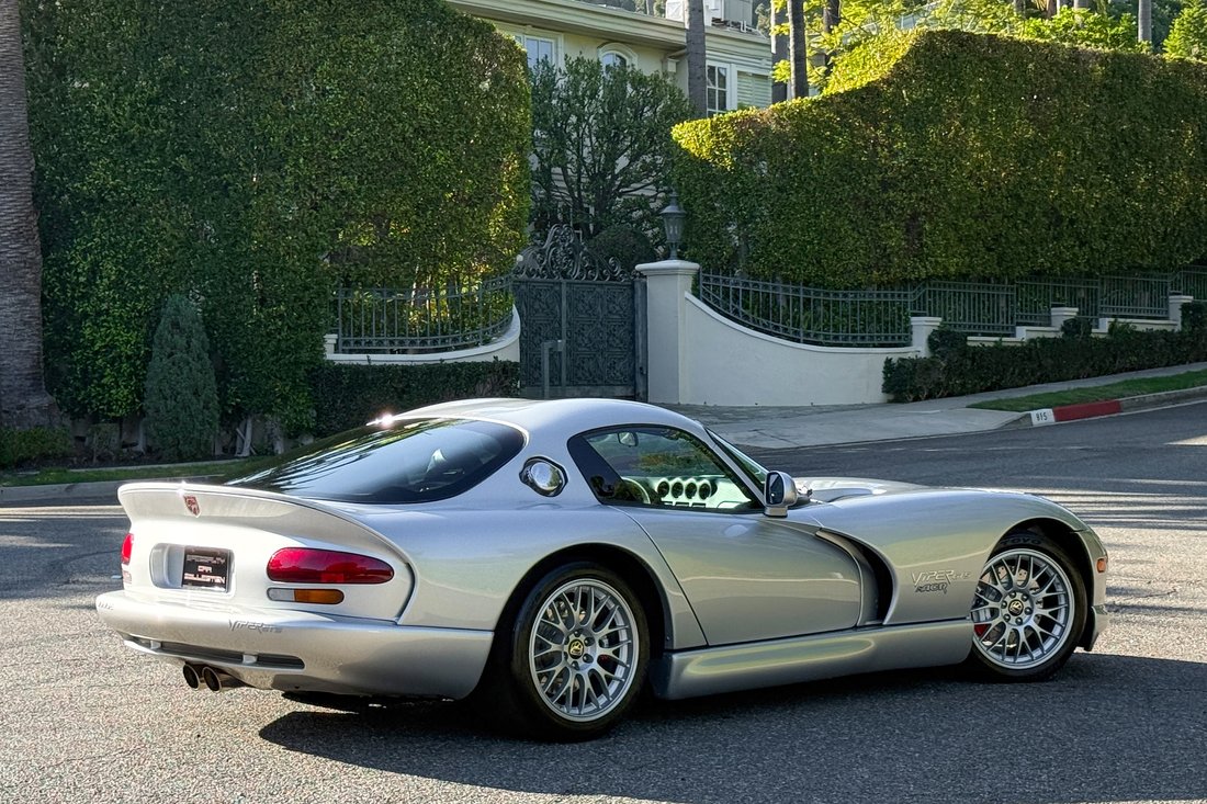 Coupe in West Hollywood, CA, United States 5 - 18550034