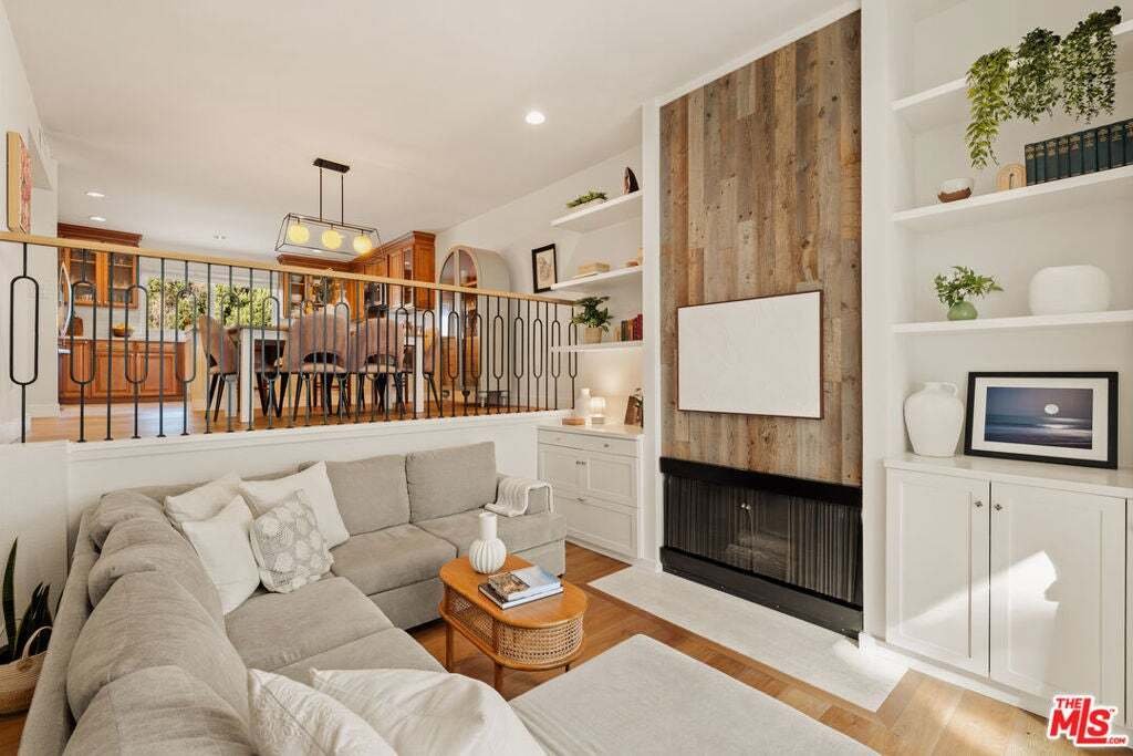 Townhouse in Los Angeles, California, United States 5 - 18554479