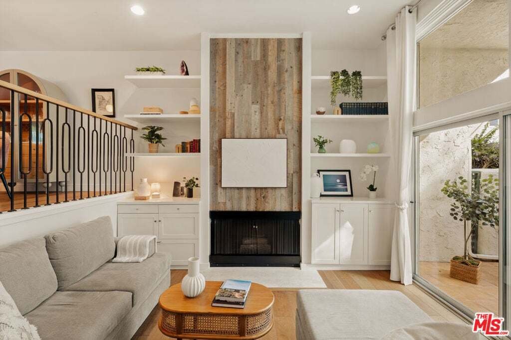 Townhouse in Los Angeles, California, United States 3 - 18554479