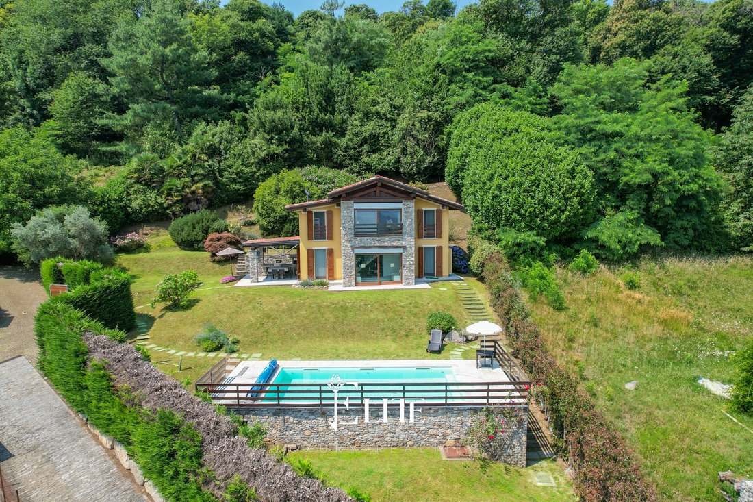 Villa in Arona, Piedmont, Italy 1 - 18371241