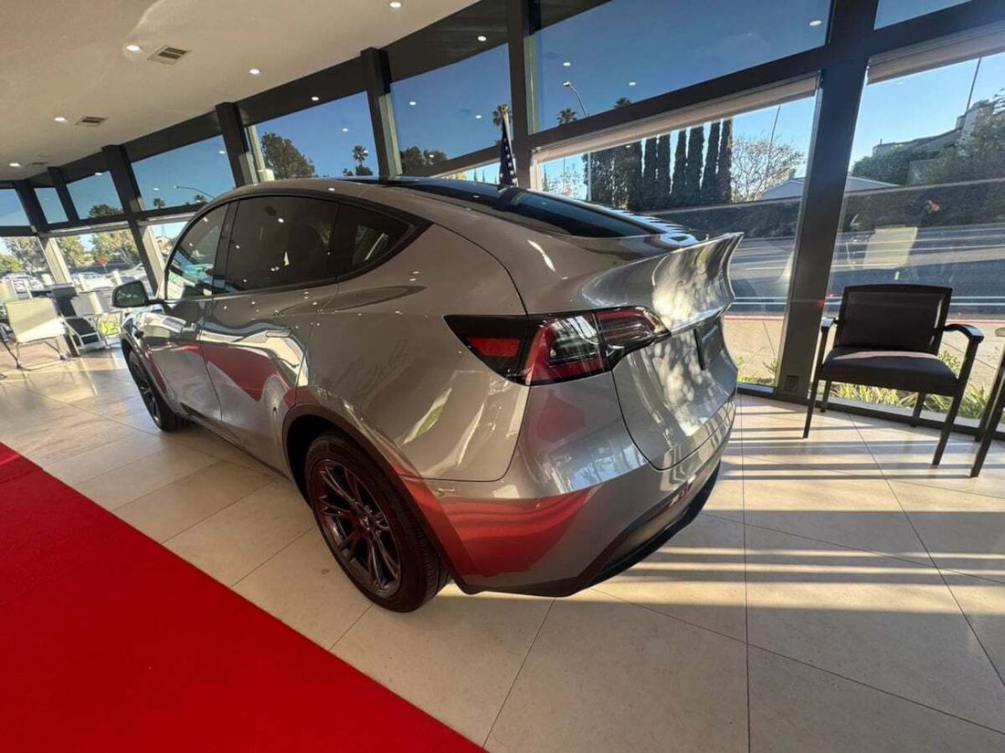 Suv in Newport Beach, CA, United States 5 - 18412270