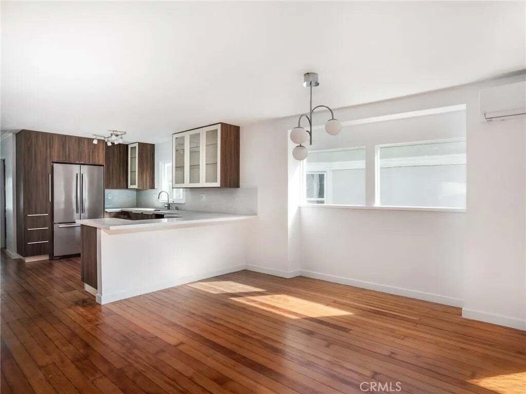 Los Angeles, California, United States 5 - 18555420