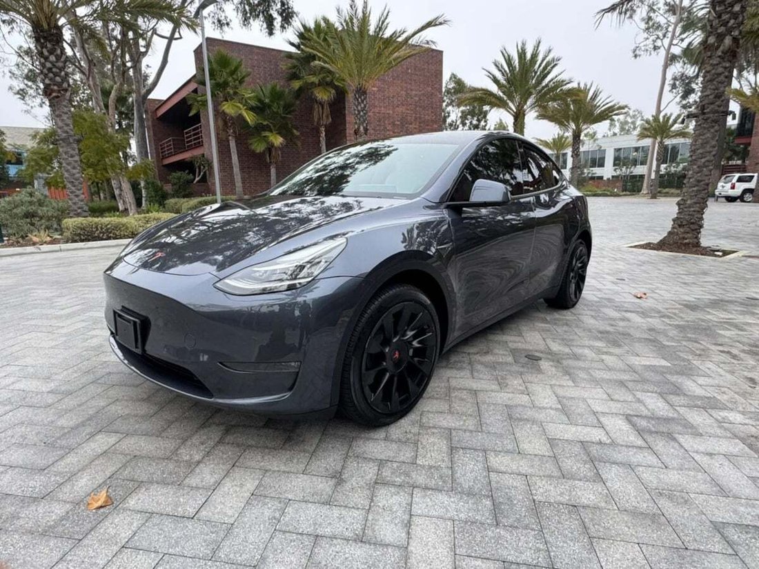 Suv in Newport Beach, CA, United States 5 - 18291081