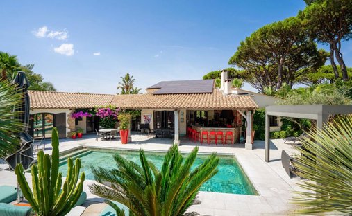 Villa in Ville-Les Saquedes-Le Bouillonnet, Sainte-Maxime, France 1