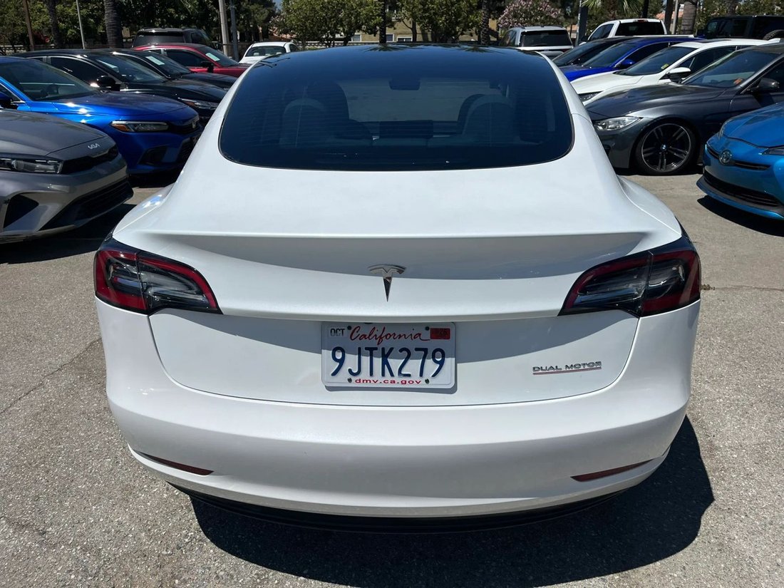 Sedan in Fontana, CA, United States 4 - 18555562
