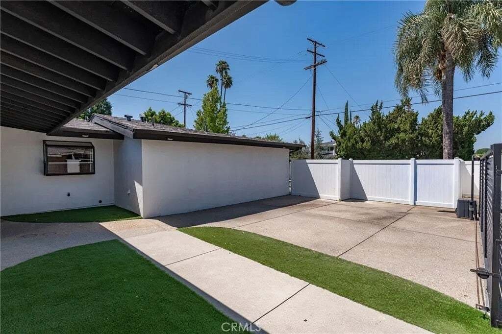 Condo in Los Angeles, California, United States 2 - 18555361