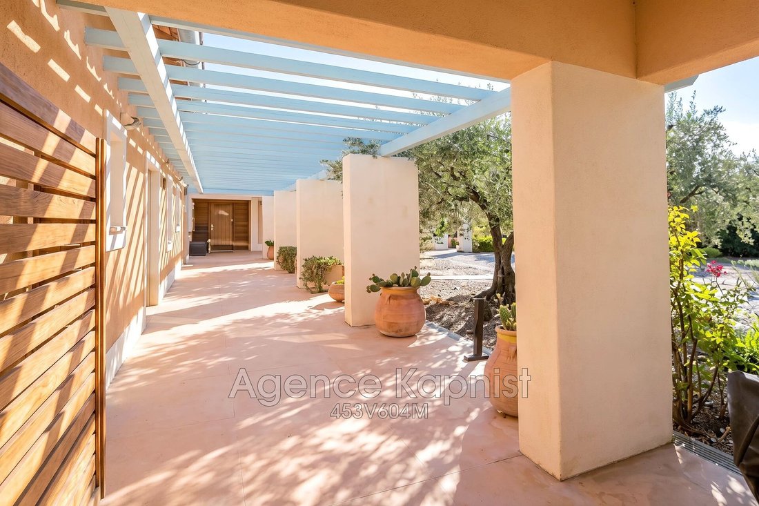 Villa in Flayosc, Provence-Alpes-Côte d'Azur, France 2 - 15182796