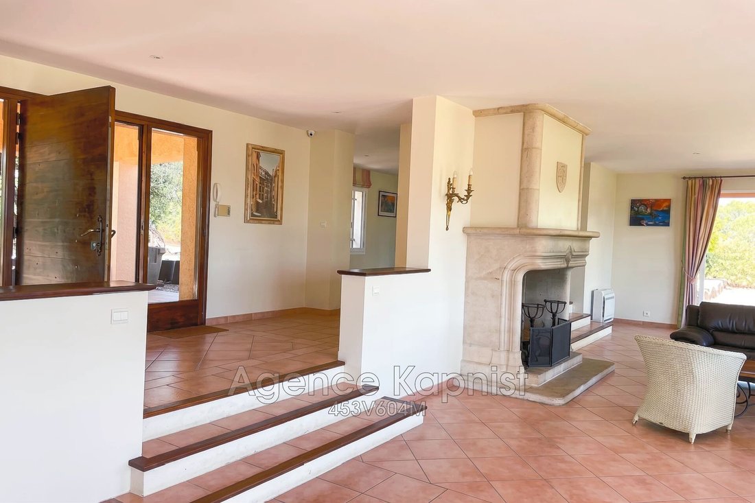 Villa in Flayosc, Provence-Alpes-Côte d'Azur, France 4 - 15182796
