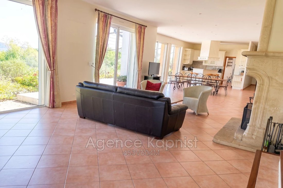 Villa in Flayosc, Provence-Alpes-Côte d'Azur, France 3 - 15182796