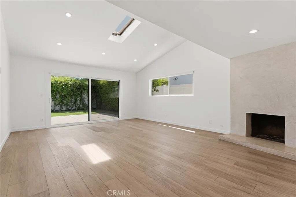 Condo in Los Angeles, California, United States 5 - 18555361