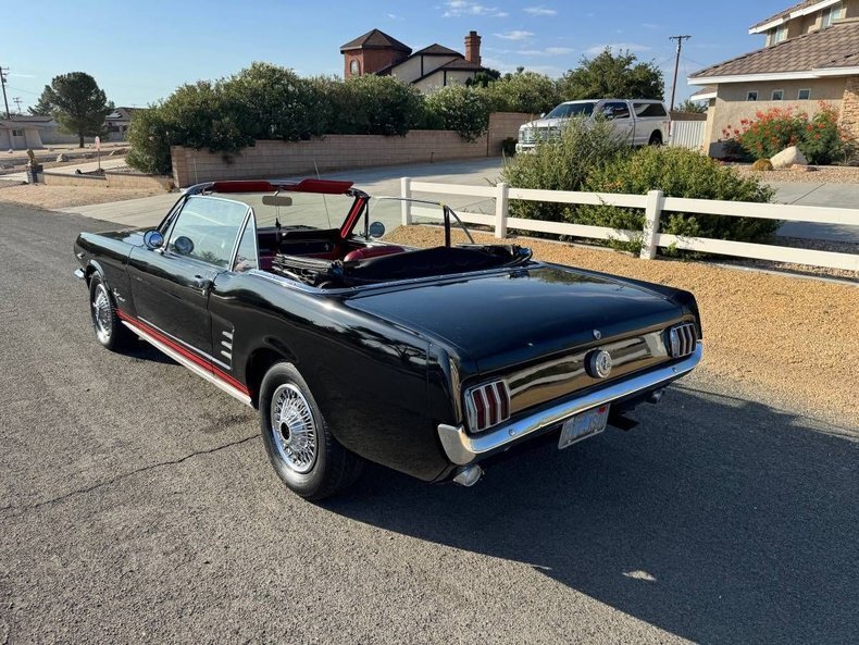 Cabriolet in Glendale, United States 3 - 18555510