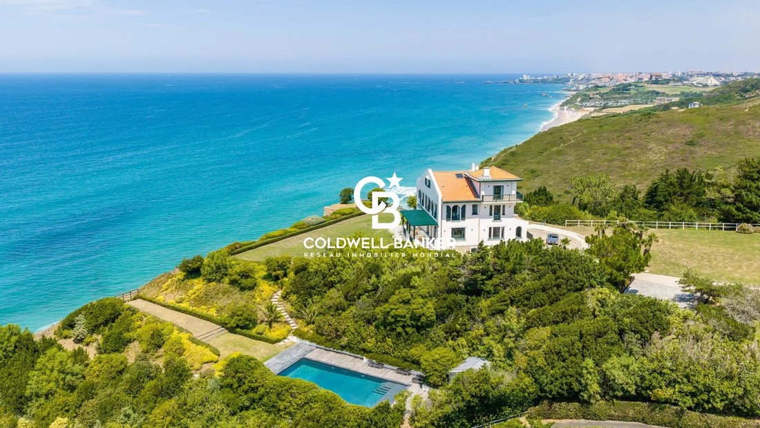 Villa in Bidart, Nouvelle-Aquitaine, France 1 - 15883927