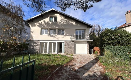 House in Côte Saint Louis, Garches, France 1