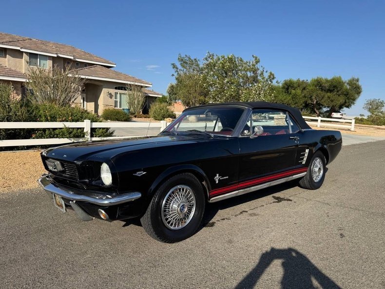 Cabriolet in Glendale, United States 2 - 18555510