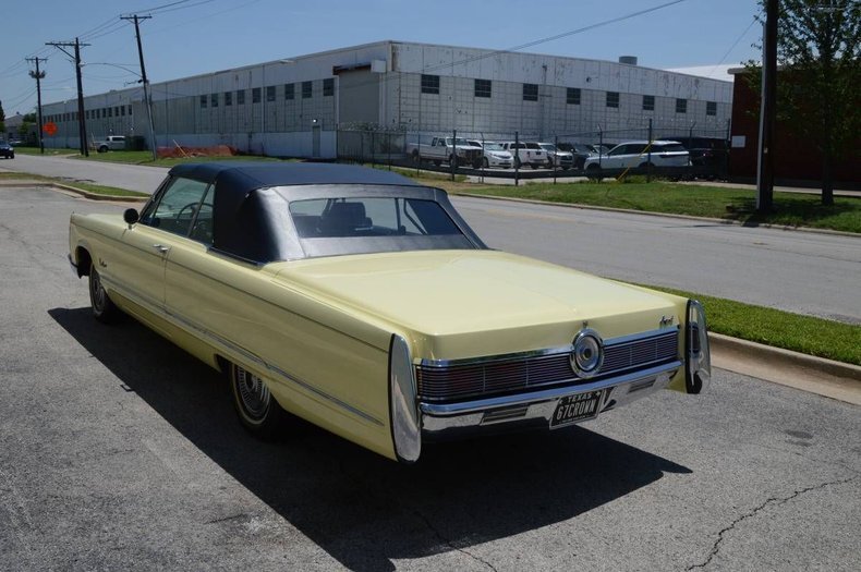 Cabriolet in Glendale, United States 3 - 18555537