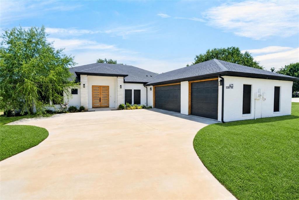 House in Granbury, Texas, United States 2 - 18030371