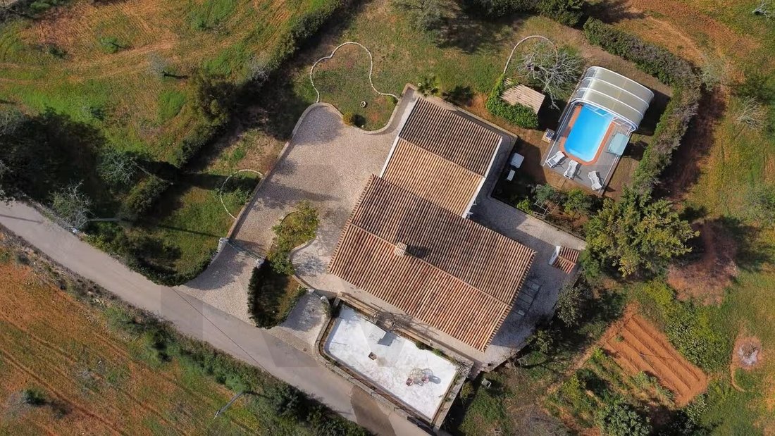 Townhouse in Alcantarilha, Algarve, Portugal 1 - 18555861