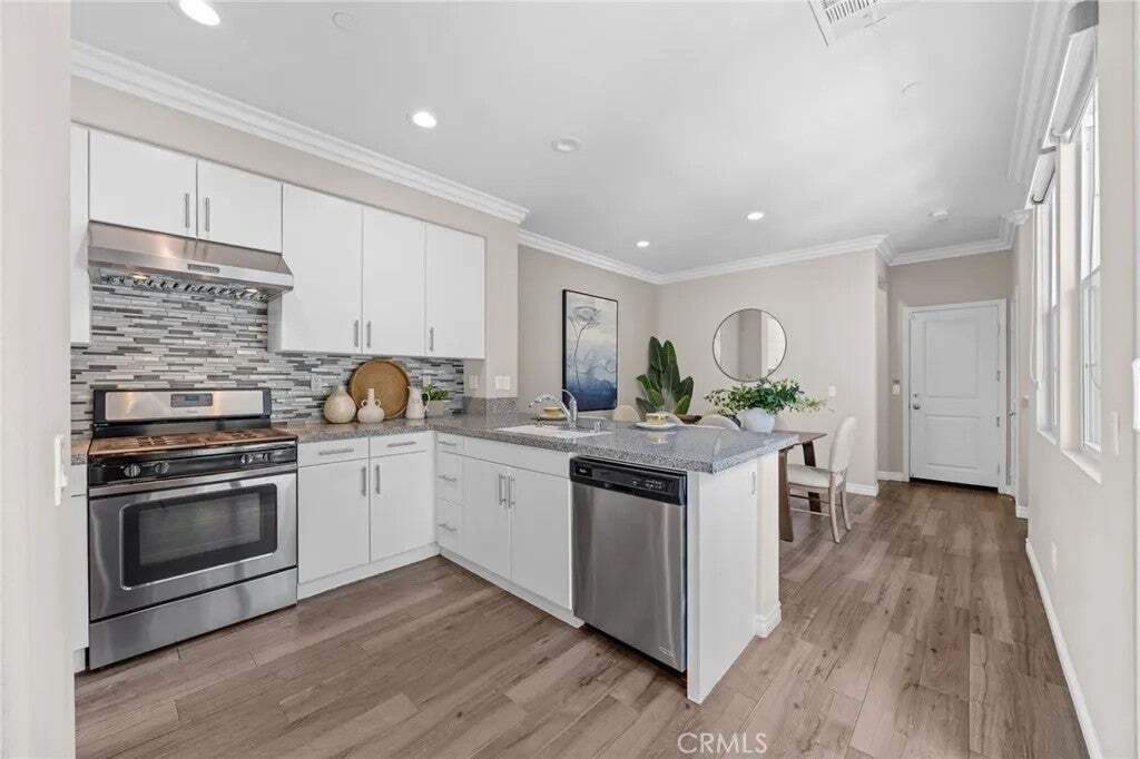 Condo in San Gabriel, California, United States 5 - 18555353