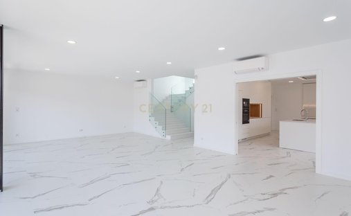 Villa a Pontinha e Famoes, Lisbona, Portogallo 1