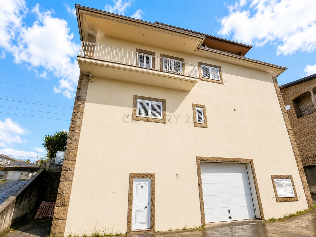 Villa in Alpendorada, Varzea e Torrao, Porto District, Portugal 2 - 17327957