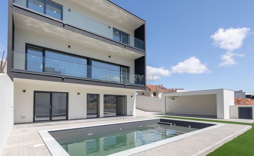 Villa in Pontinha e Famoes, Lisbon, Portugal 1