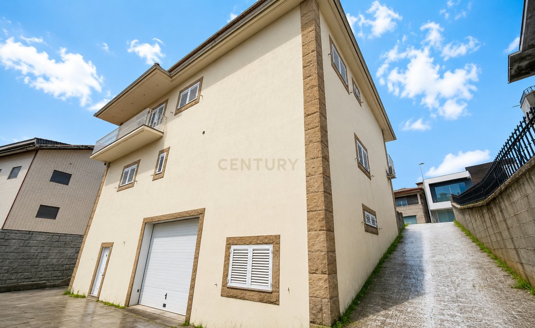 Villa in Alpendorada, Varzea e Torrao, Porto District, Portugal 3 - 17327957