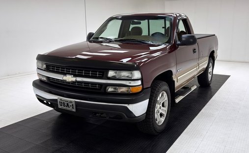78 440 Miles/Garage Kept/5.3 Liter LM7 V8/4L60E Auto/Well Preserved Silverado in Morgantown, United States 1