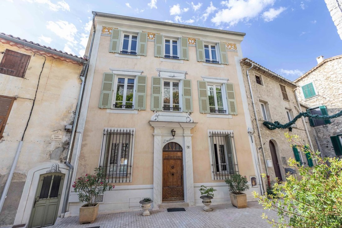 House in La Roquette-sur-Var, Provence-Alpes-Côte d'Azur, France 1 - 18555662