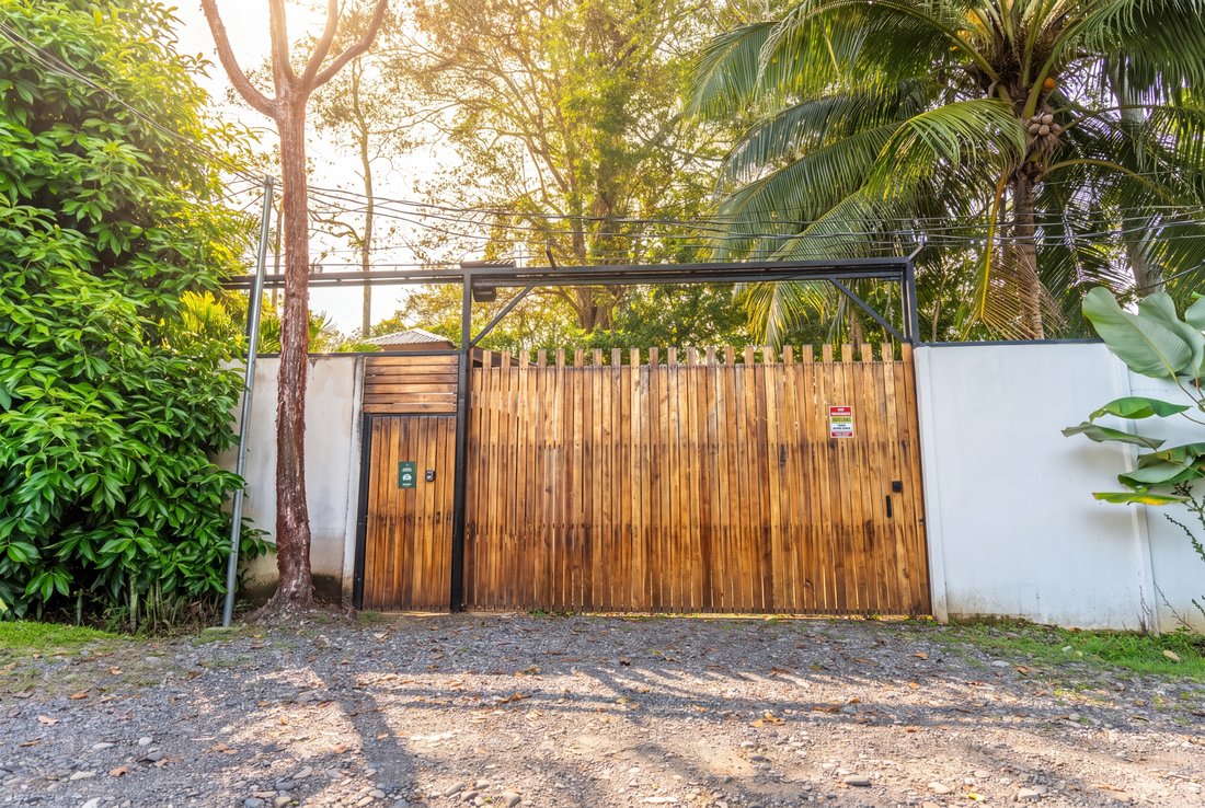 House in Hone Creek, Limón Province, Costa Rica 5 - 18556064