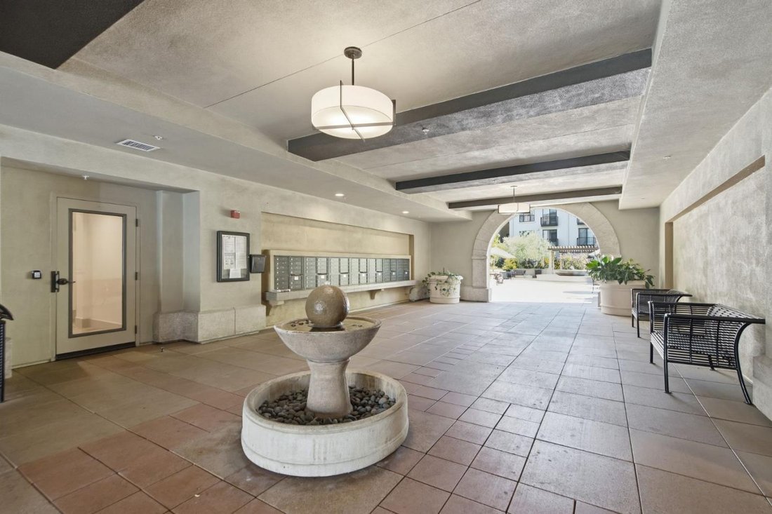 Condo in San Carlos, California, United States 3 - 18556039