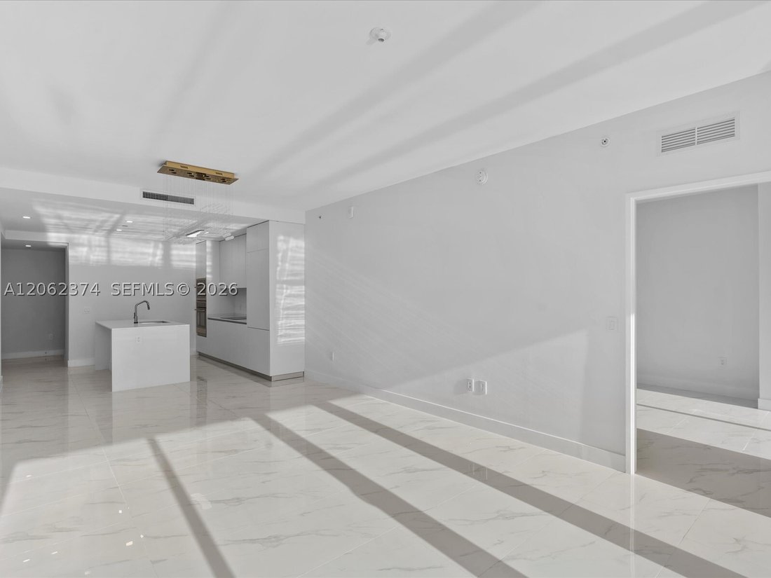 Condo in Miami, Florida, United States 4 - 18556016