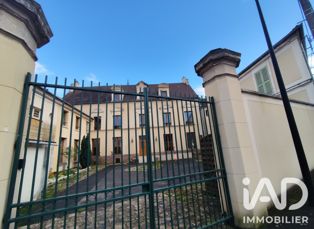 Est, Ecouen, France 1 - 18392666