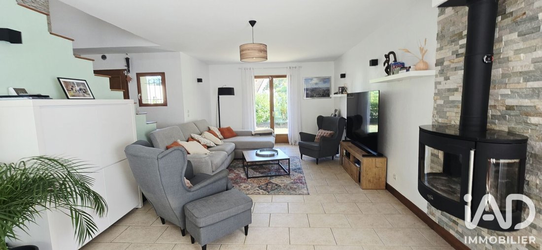 House in Conde-Sainte-Libiaire, Ile-de-France, France 2 - 18559921