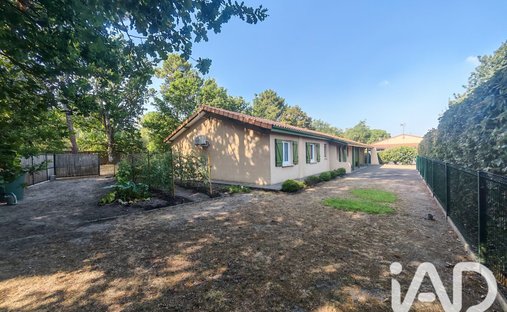 House in Beutre, Mérignac, France 1