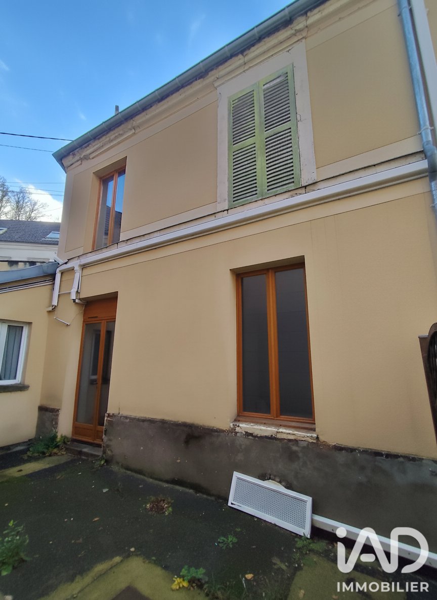 Est, Ecouen, France 3 - 18392666