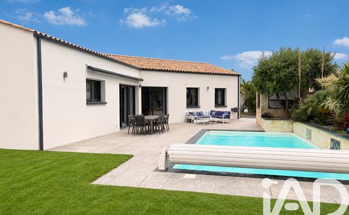 House in Olonne-sur-Mer, Les Sables-d'Olonne, France 1