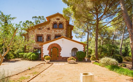 Villa in Castellvi de Rosanes, Catalonia, Spain 1